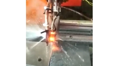 在叶片泵的组合零件中，高频感应加热机是怎样对叶片进行热处理的？