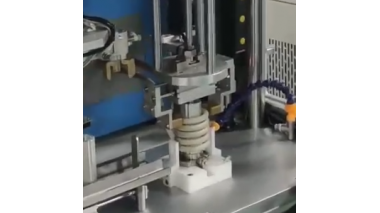 电磁感应加热设备用于工件的拆卸和热装